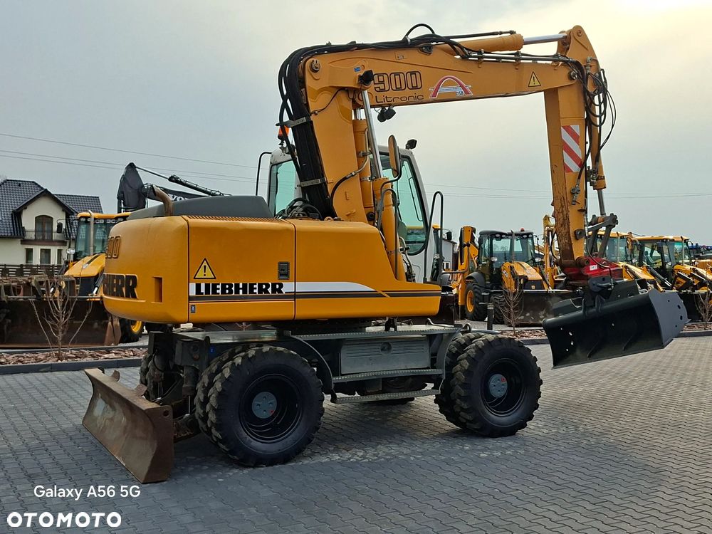 Liebherr LIEBHERR A900 - 9