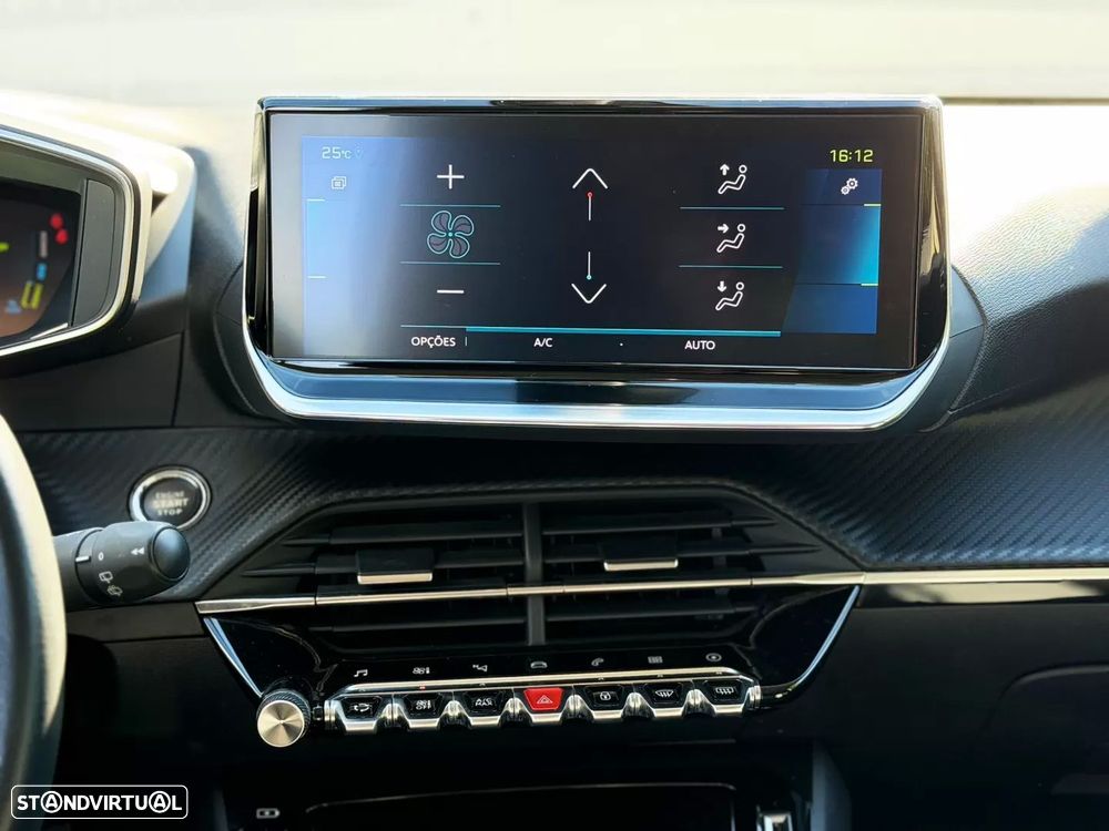 Peugeot e-2008 Allure - 15