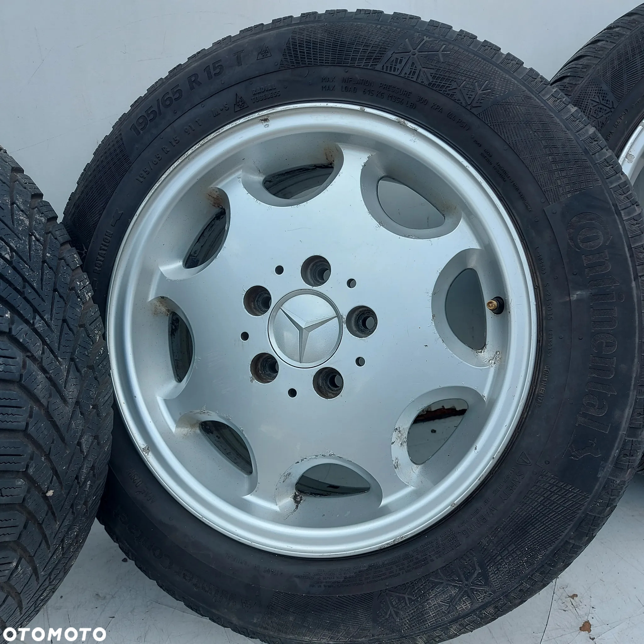 KOLA FELGI 15 KOMPLET CALOROCZNE MERCEDES E W210 ORYGINAL DEMONTAZ 2104010002 7JX15 ET 37 - 5