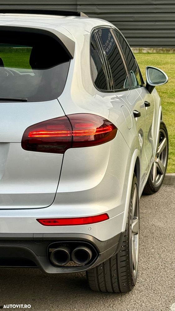 Porsche Cayenne Platinum Edition - 24