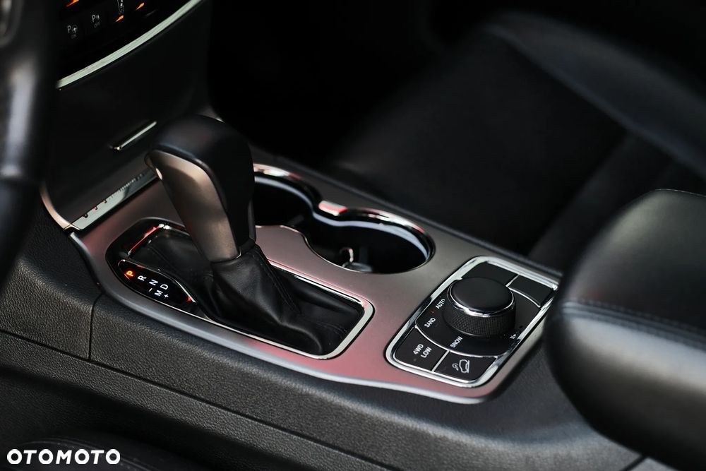 Jeep Grand Cherokee - 30