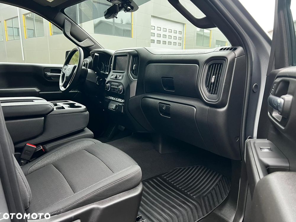 Chevrolet Silverado - 12