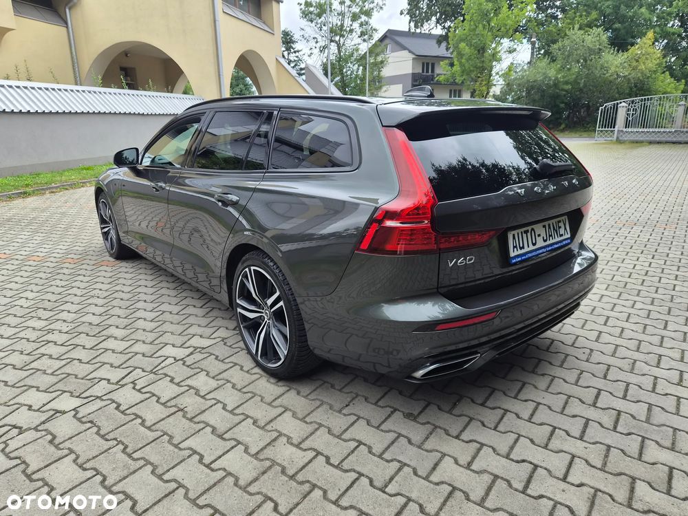 Volvo V60 T8 AWD Plug-In Hybrid R-Design - 10