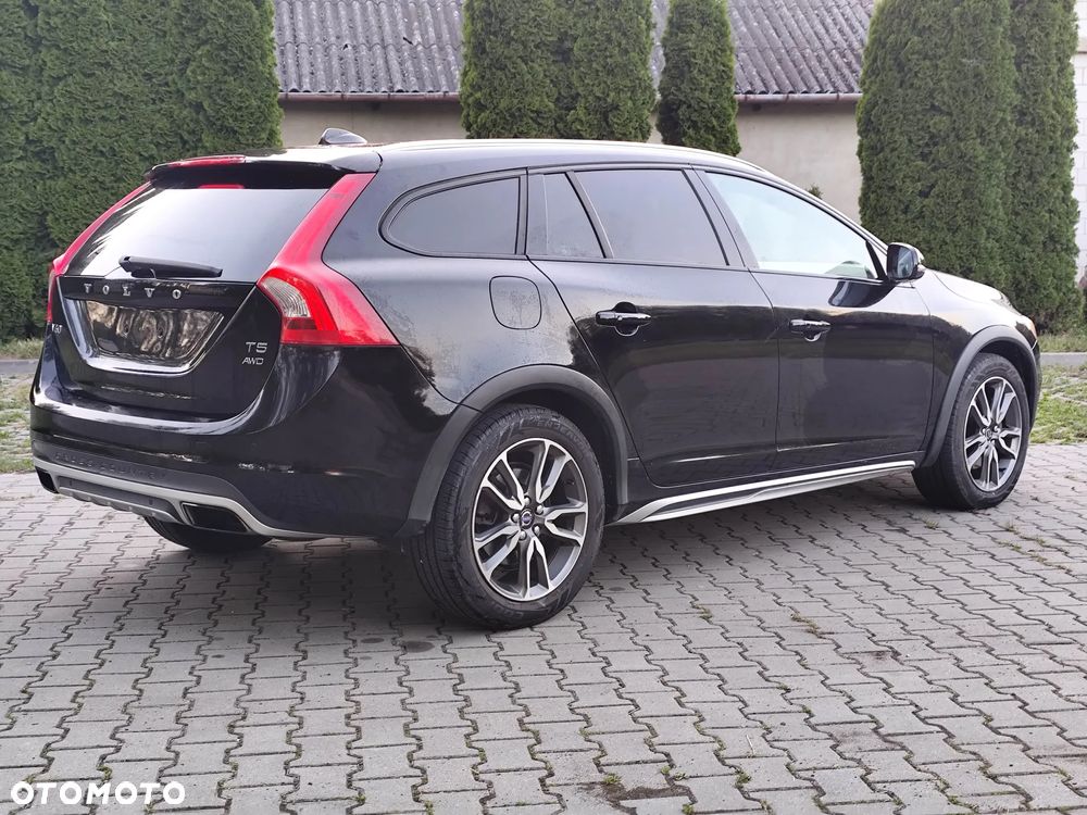 Volvo V60 Cross Country T5 AWD Momentum - 4
