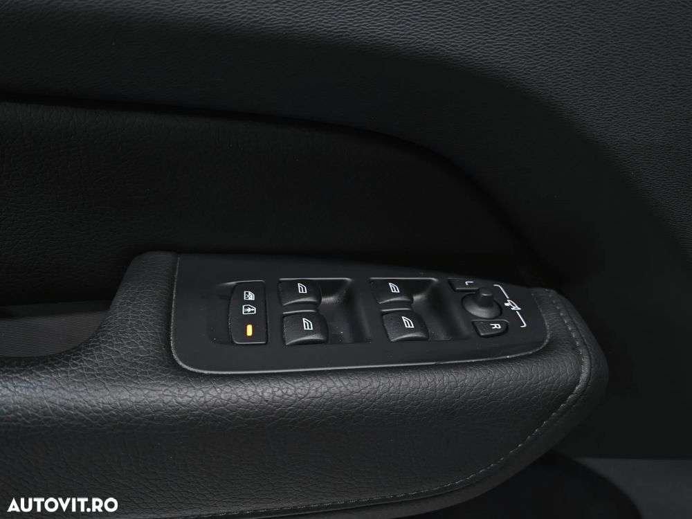Volvo XC 60 D4 Geartronic Momentum - 27