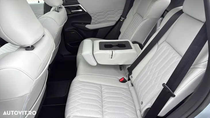 Mitsubishi Outlander - 19
