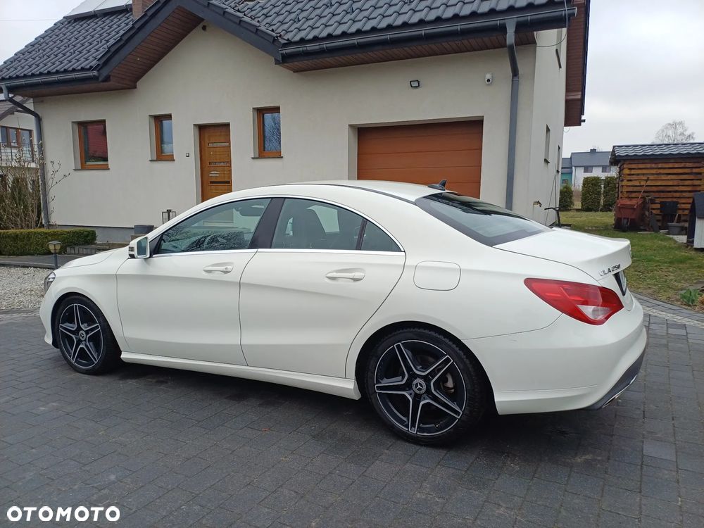 Mercedes-Benz CLA 250 4Matic 7G-DCT UrbanStyle Edition - 5
