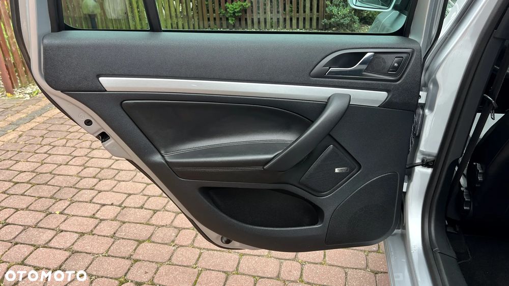Skoda Octavia Combi 2.0 TSI DSG RS - 28