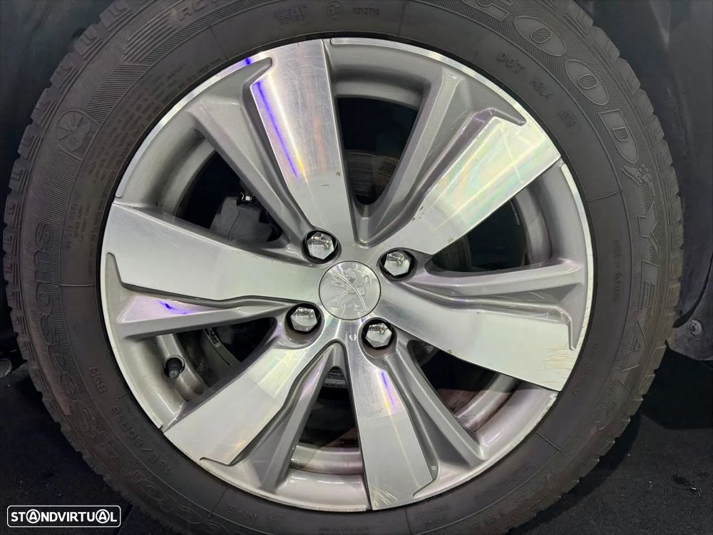 Peugeot 2008 1.2 PureTech Allure - 16