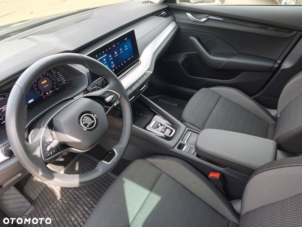 Skoda Octavia 1.5 TSI mHEV Selection DSG - 7