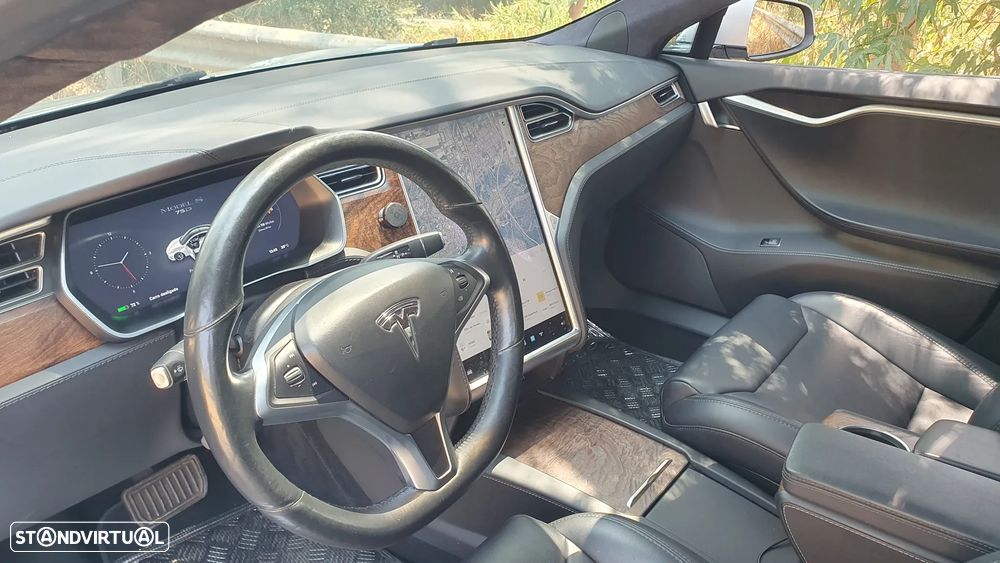 Tesla Model S - 17