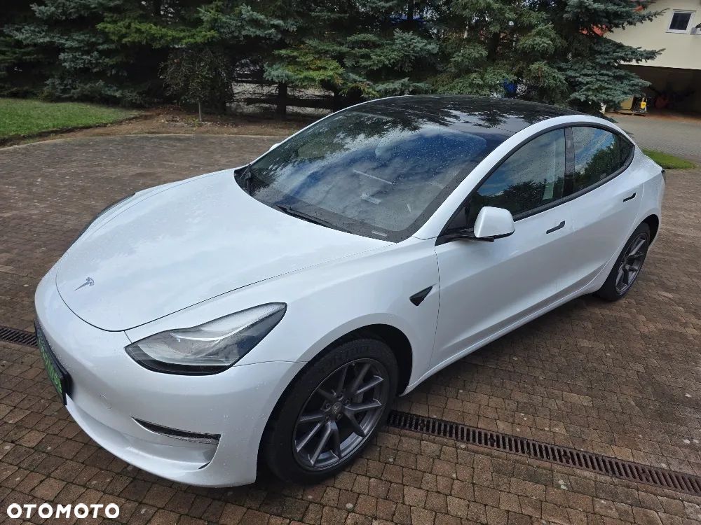 Tesla Model 3 - 1