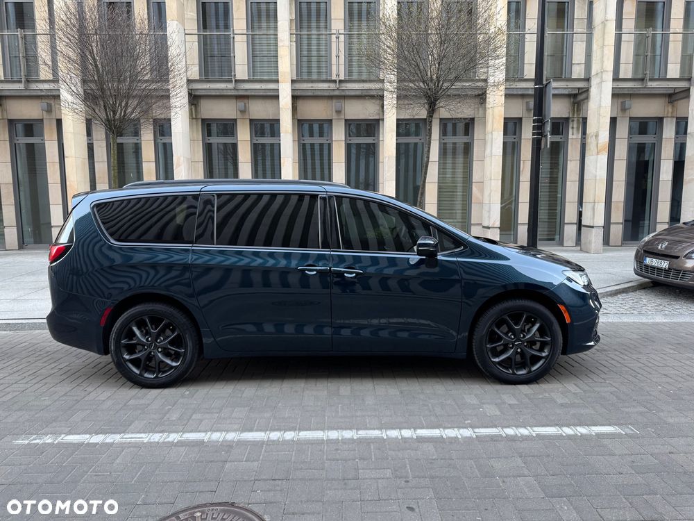 Chrysler Pacifica - 8