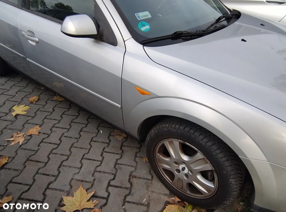 Ford Mondeo 2.0 Ghia - 8