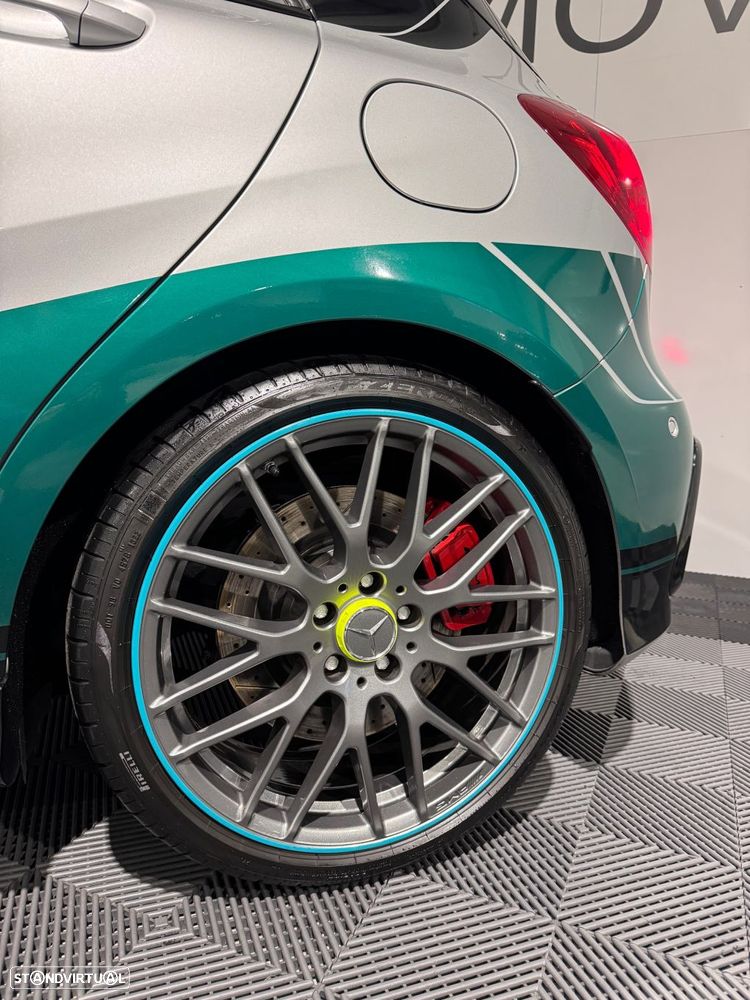 Mercedes-Benz A 45 AMG 4Matic Speedshift 7G-DCT PETRONAS 2015 World Champion Edition - 24