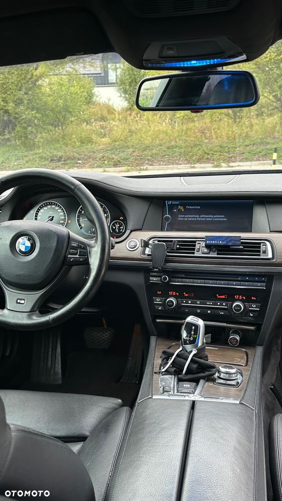 BMW Seria 7 750i - 11