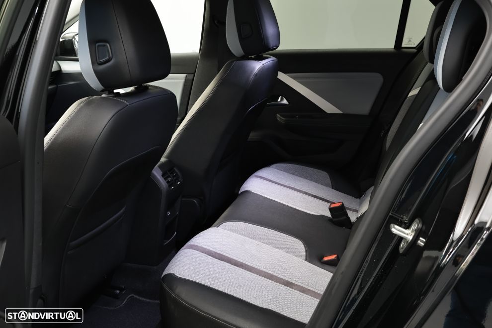 Opel Astra 1.2 T Elegance - 23