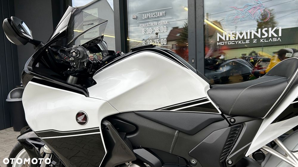 Honda VFR - 22