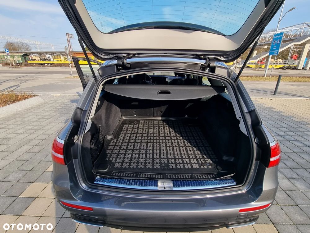 Mercedes-Benz Klasa E 220 d 4-Matic 9G-TRONIC - 14