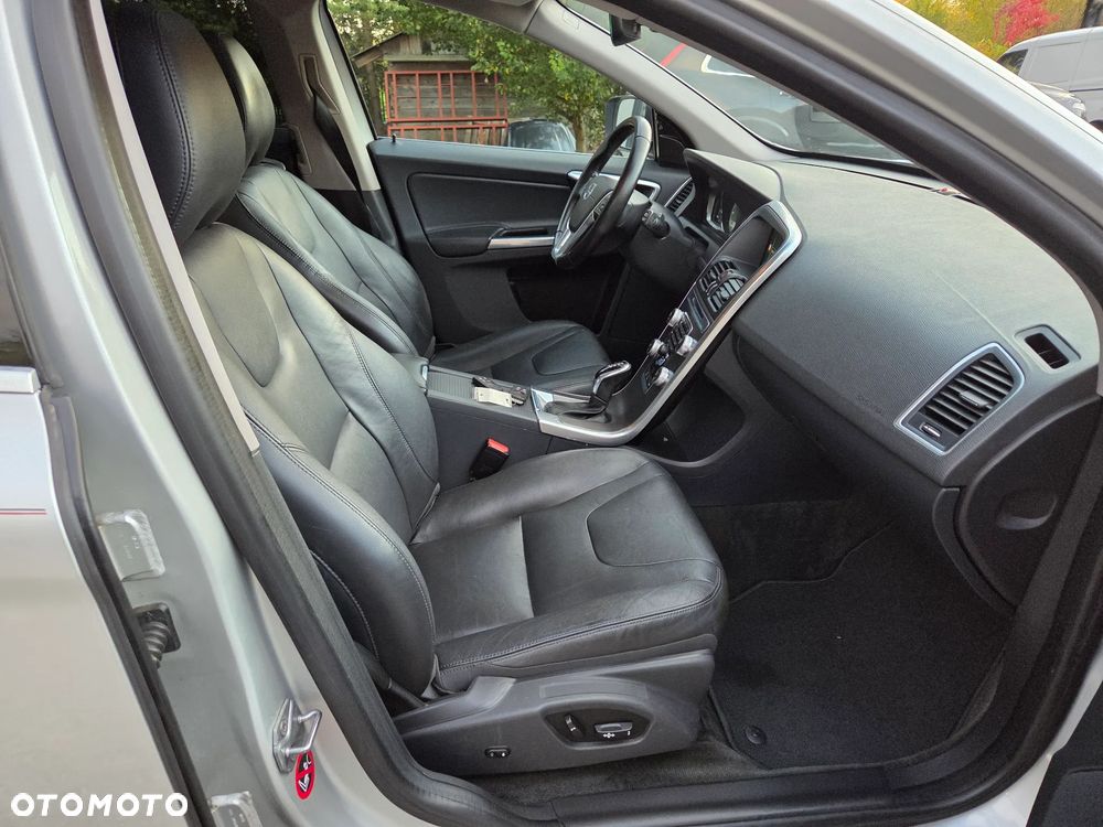 Volvo XC 60 T6 AWD Geartronic Summum - 9