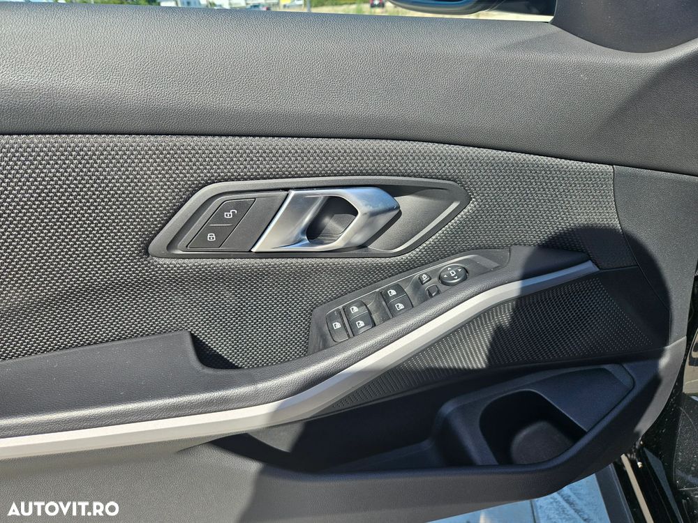 BMW Seria 3 320i xDrive AT - 24