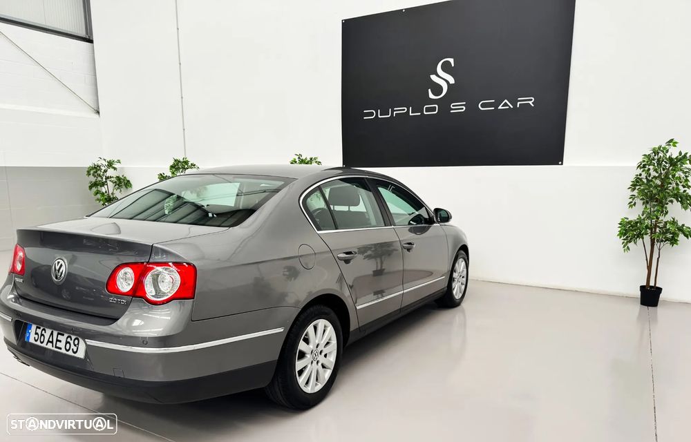 VW Passat 2.0 TDI Confortline - 8