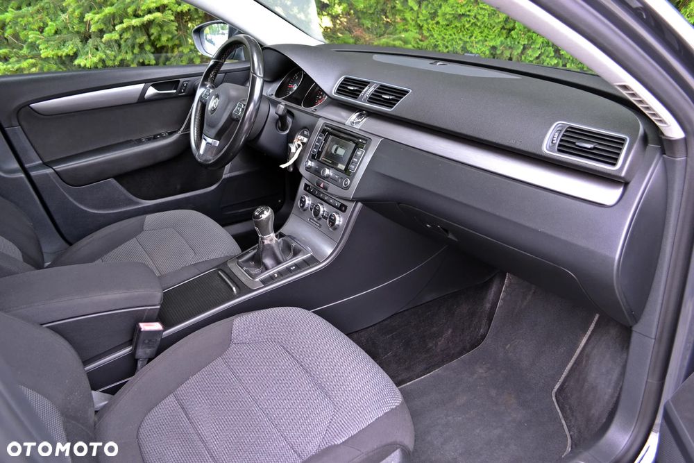 Volkswagen Passat - 15