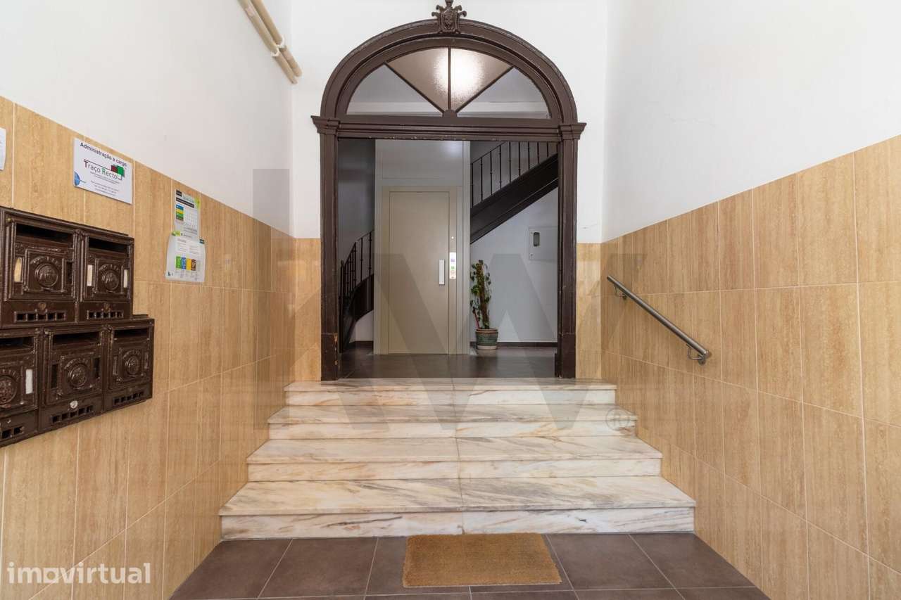 T2+1 Totalmente Remodelado com Logradouro Privativo – Santo António, C - Grande imagem: 2/25