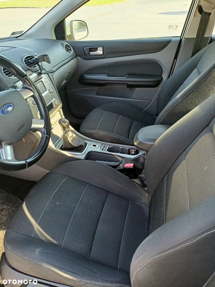 Ford Focus 1.8 FF Ghia - 10