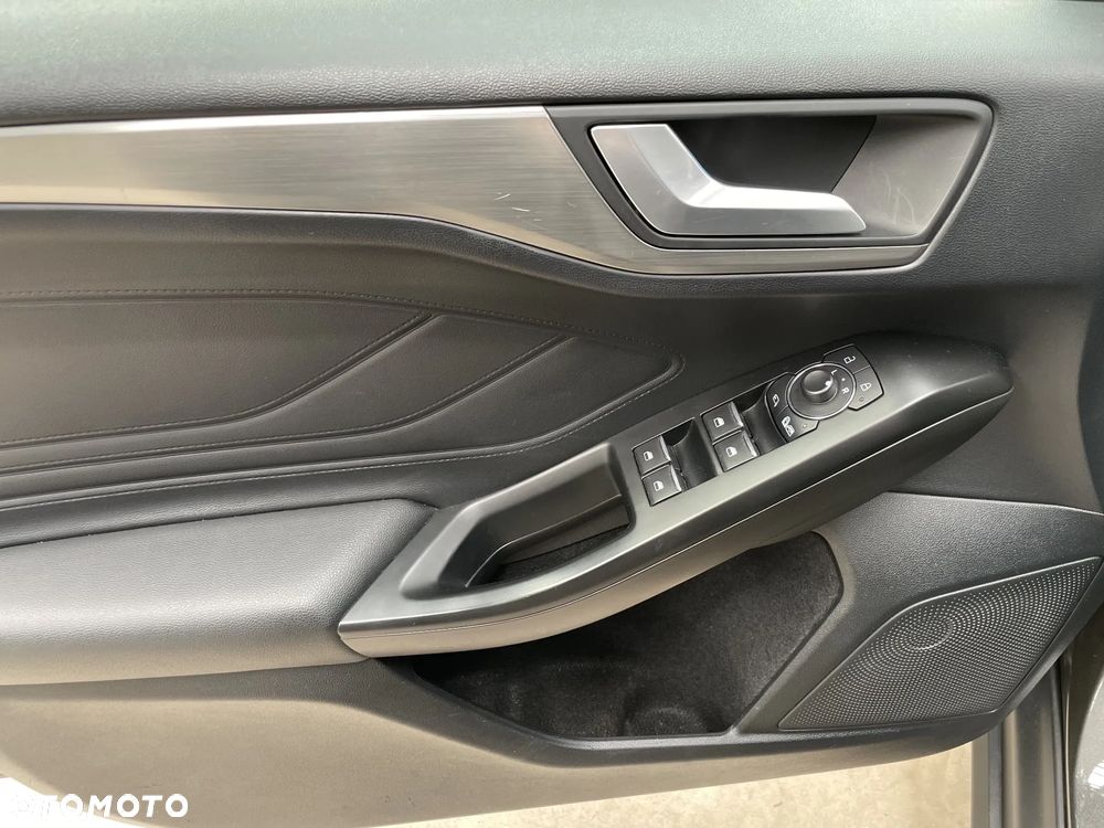 Ford Focus SW 1.0 EcoBoost Titanium X - 11