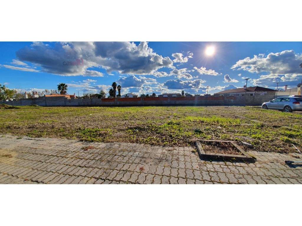 Vende-se Lote Urbano para Construção de Comércio e Serviços - Grande imagem: 2/5