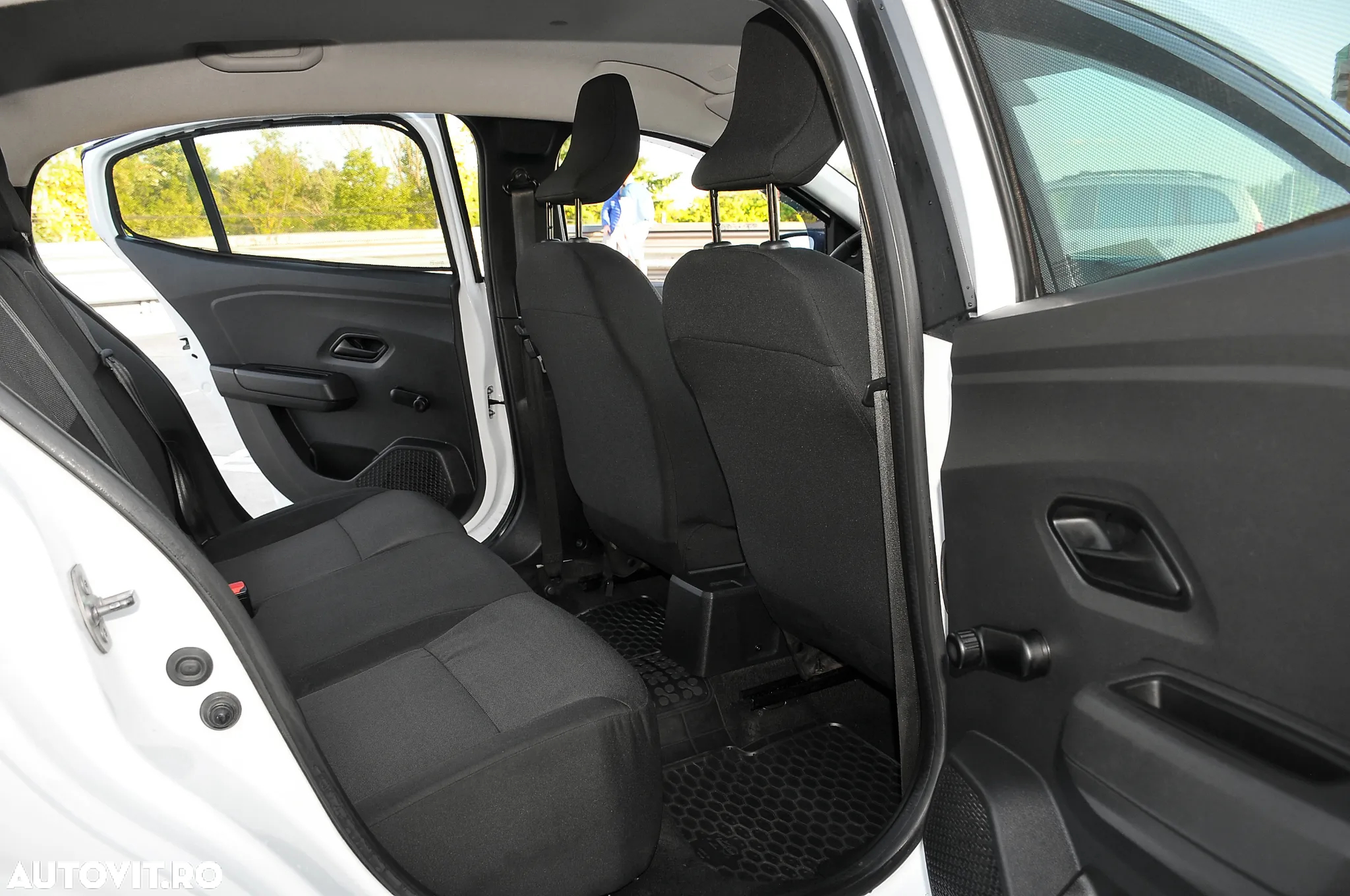 Dacia Logan TCe 90 Essential - 12