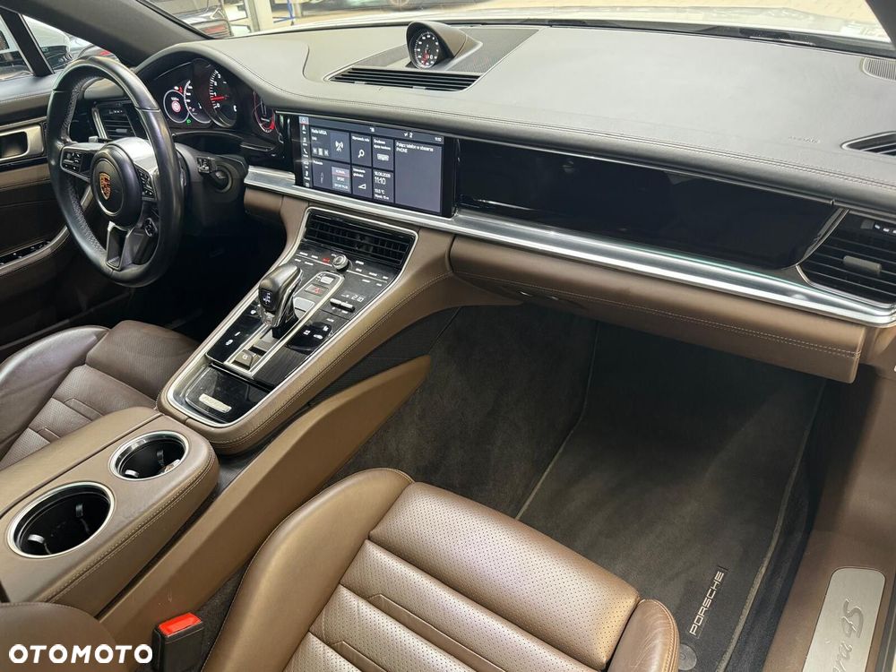 Porsche Panamera - 27