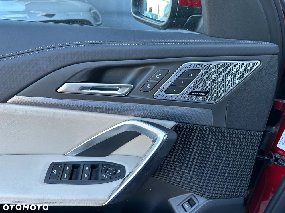 BMW iX2 eDrive20 66.5kWh M Sport - 14