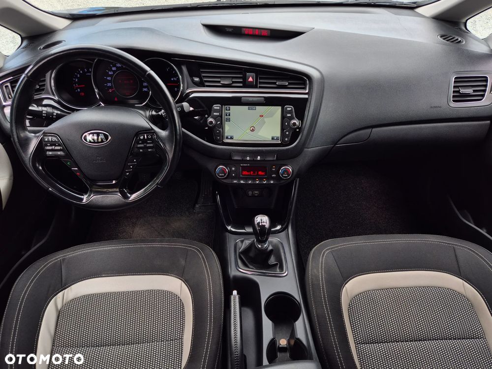 Kia Ceed 1.6 CRDi 136 ISG Platinum Edition - 24