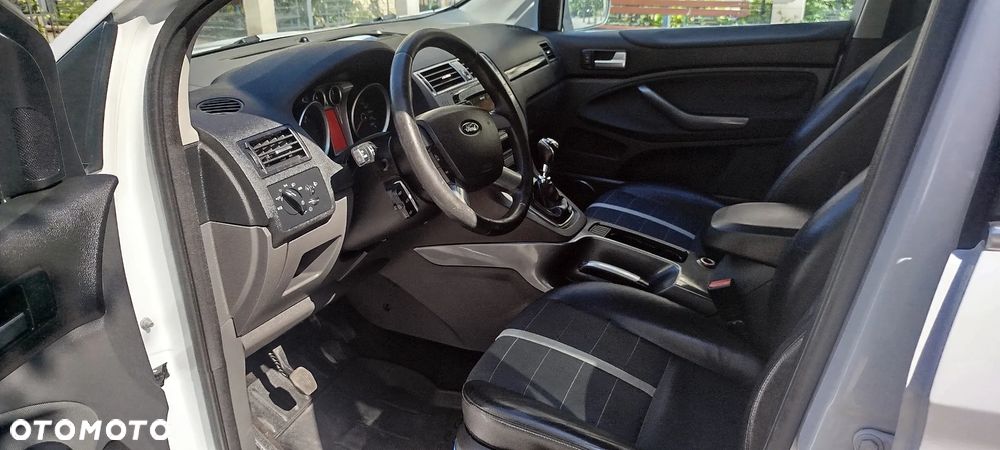 Ford Kuga - 12