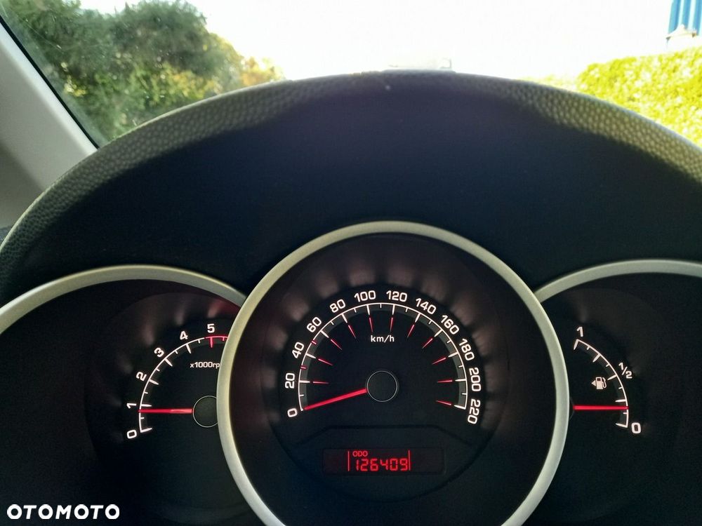 Kia Venga - 31
