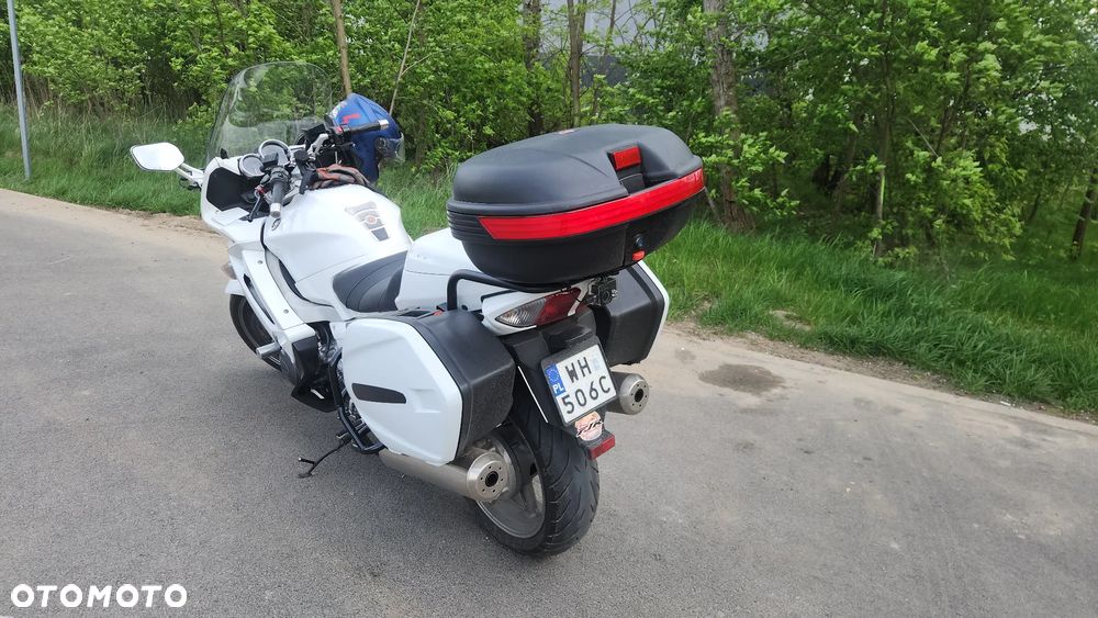 Yamaha FJR - 2