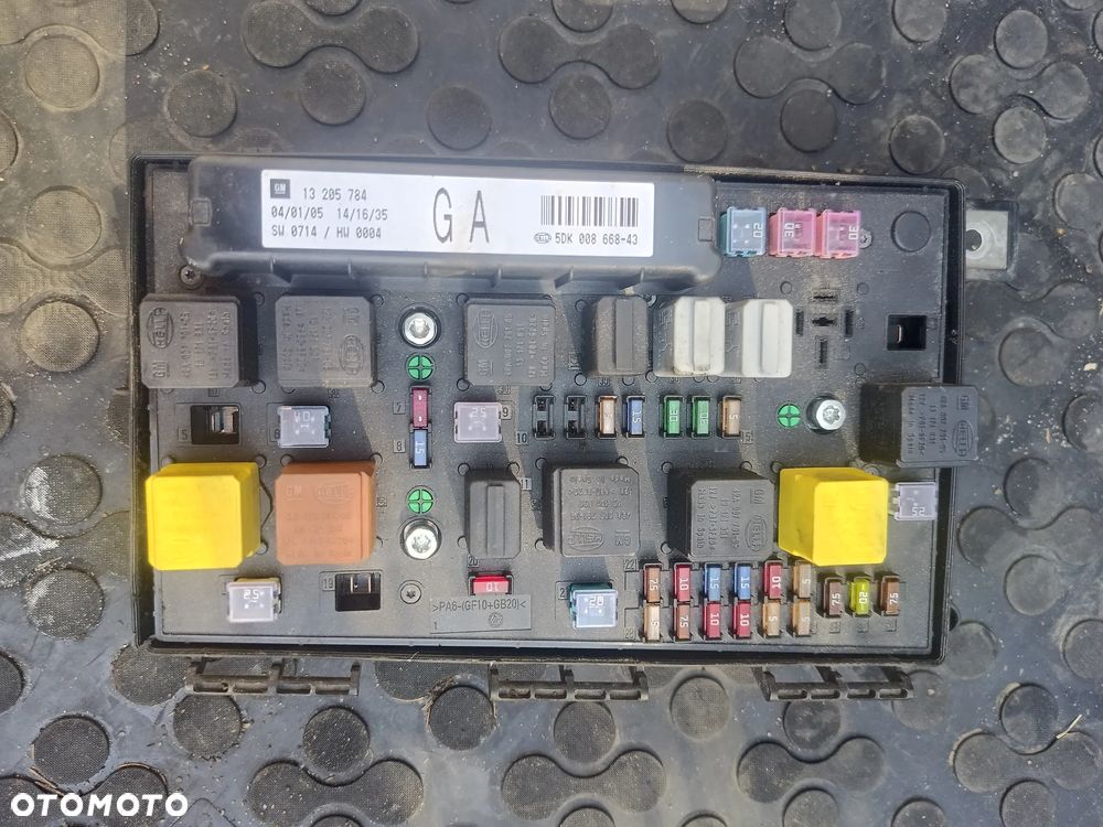 MODUŁ BSI UEC SKRZYNKA BEZPIECZNIKÓW OPEL ASTRA III H 13205784 GA - 1
