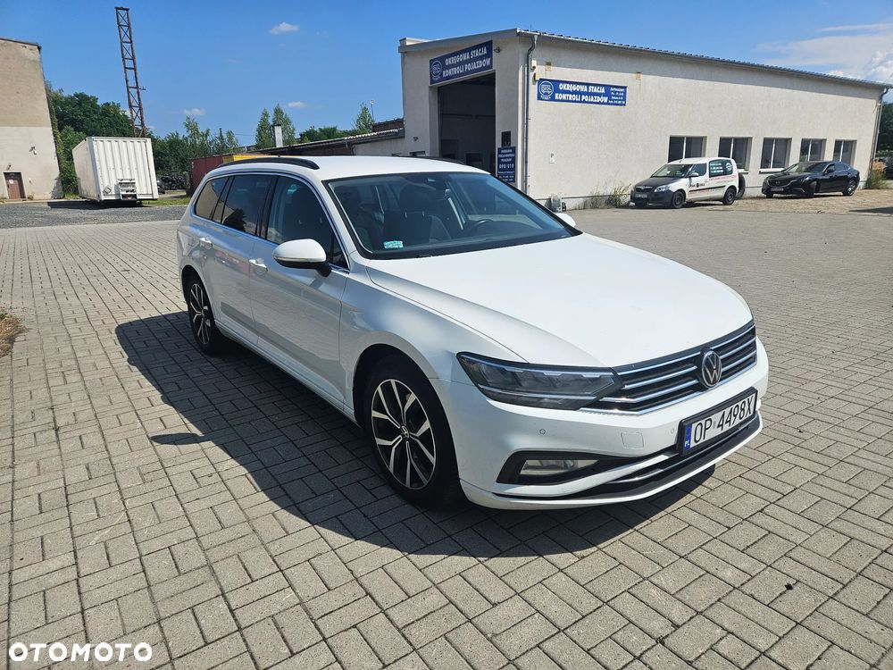 Volkswagen Passat - 1