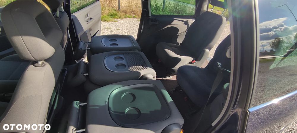 Volkswagen Sharan - 11