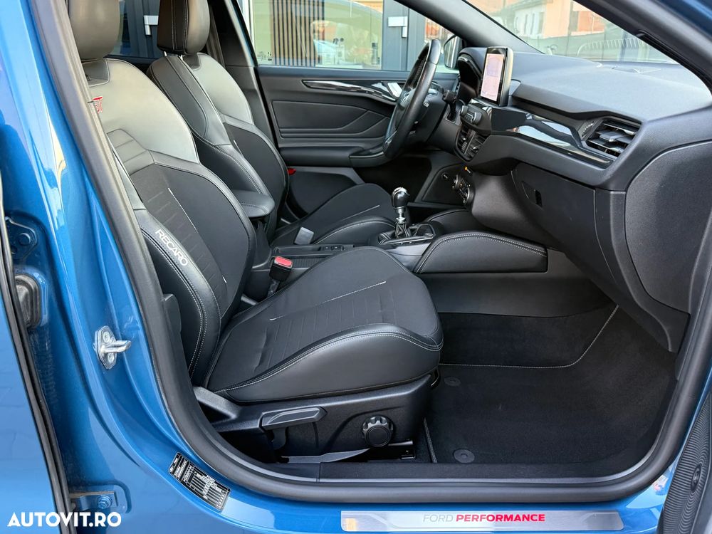 Ford Focus 2.0 EcoBlue S&S ST - 14