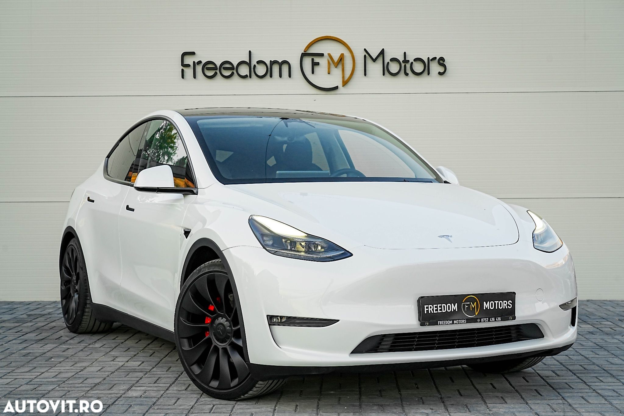 Tesla Model Y Performance Dual Motor AWD - 1