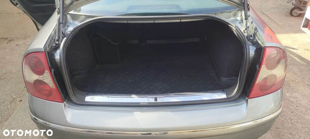 Volkswagen Passat 1.9 TDI Comfortline - 4