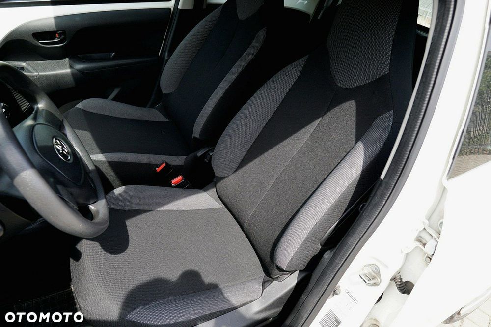 Toyota Aygo x - 12