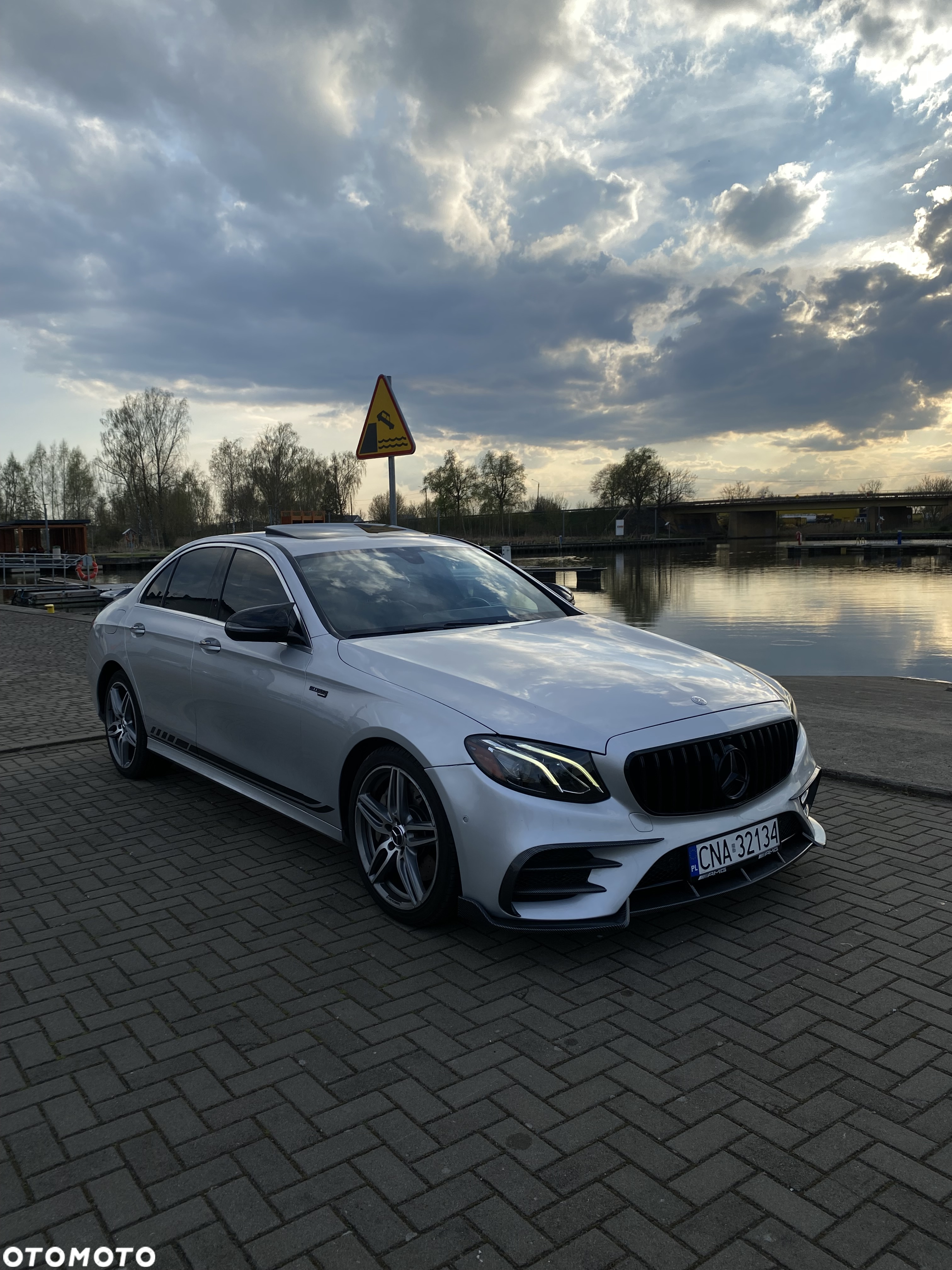 Mercedes-Benz Klasa E 300 9G-TRONIC AMG Line - 2