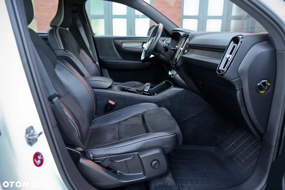 Volvo XC 40 D4 AWD Geartronic R-Design - 24