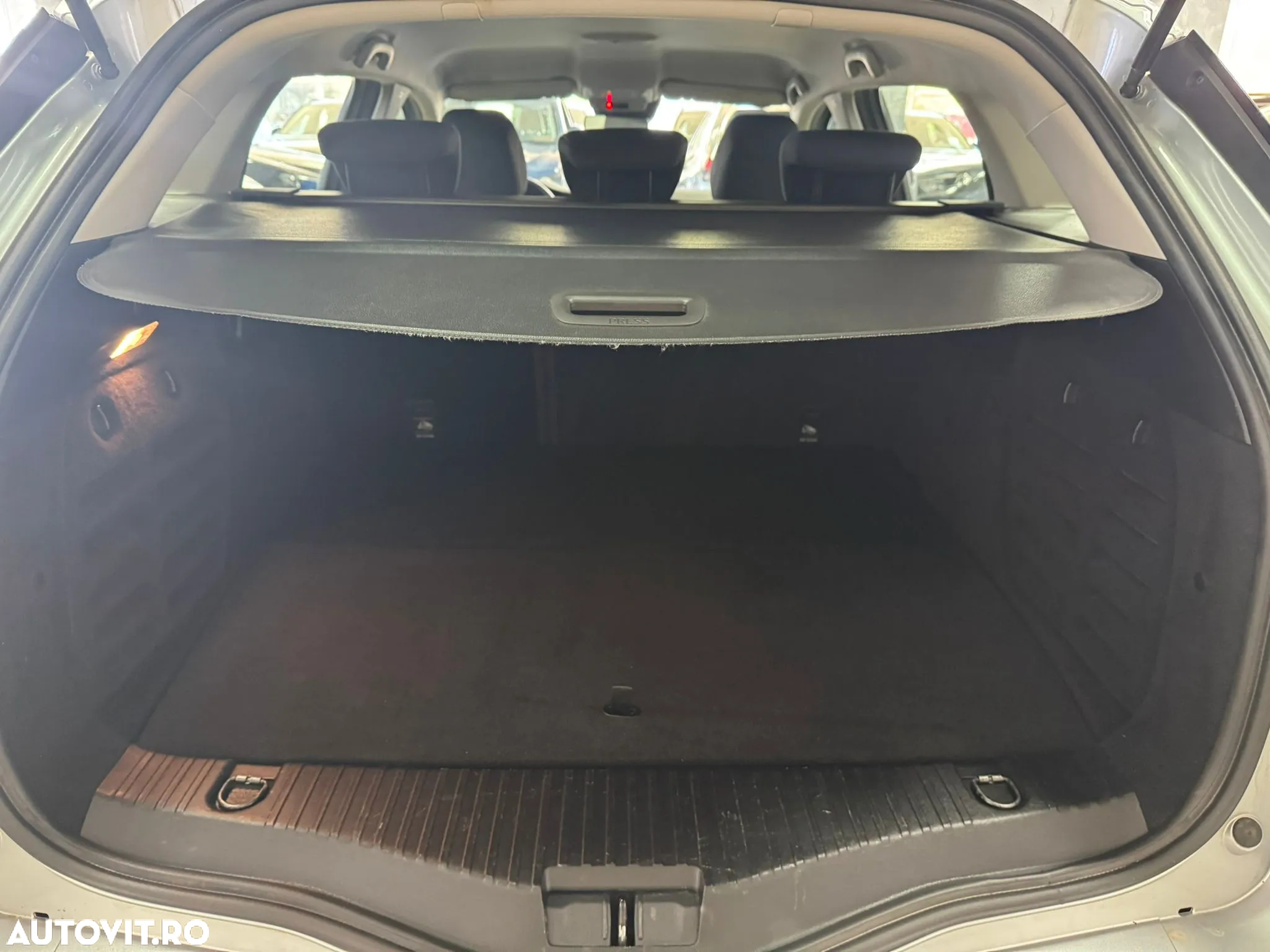 Renault Megane Grandtour E-TECH Plug-in 160 BUSINESS EDITION - 12