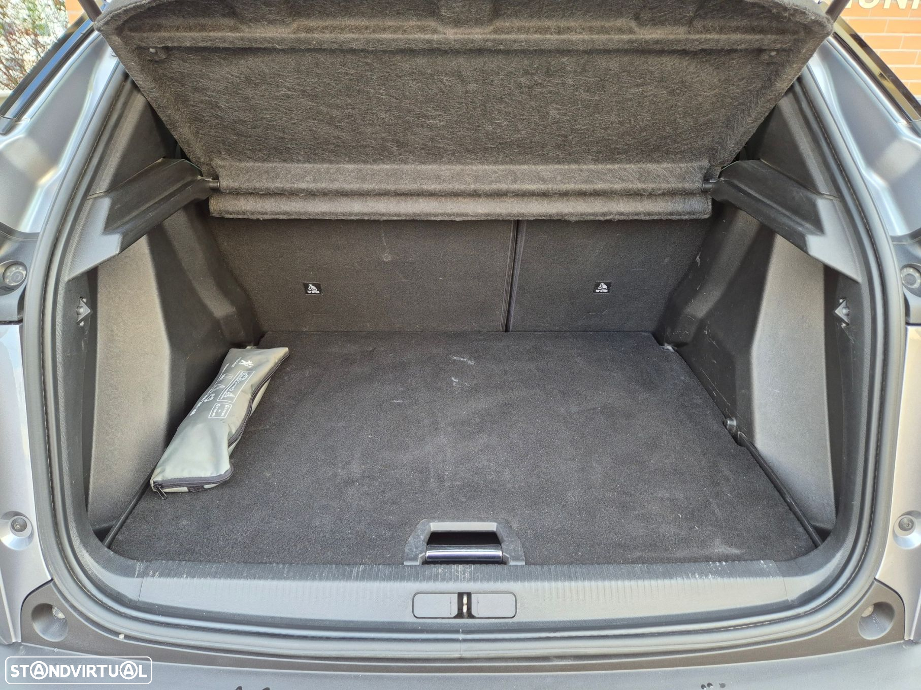 Peugeot 2008 1.2 PureTech Active Pack - 32