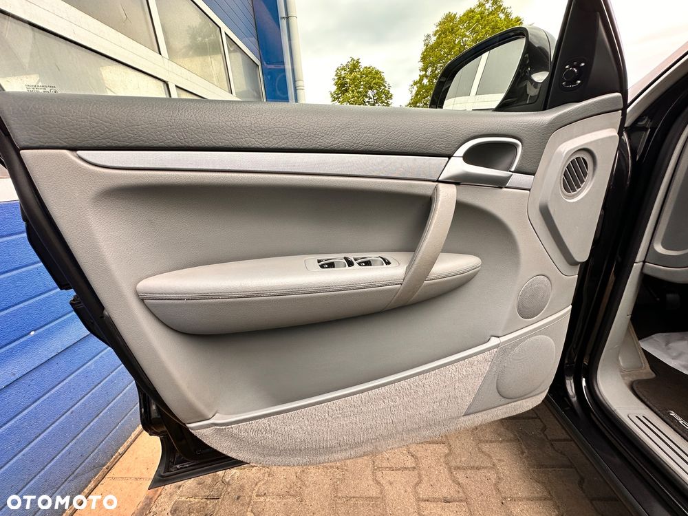 Porsche Cayenne Standard - 28